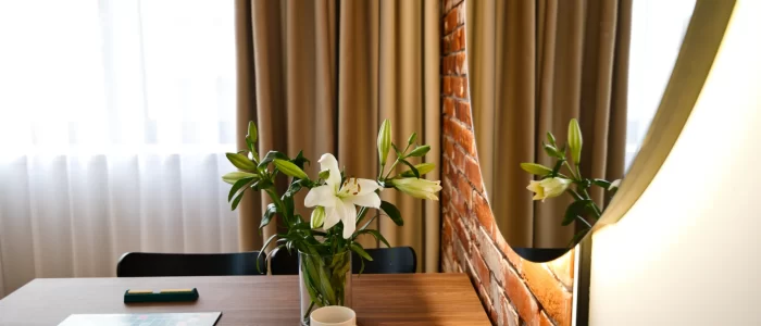 Apartment for 4 - flowers and scrabble on a table