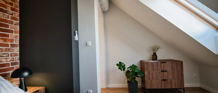 Apartment for 11 - guest room - dresser