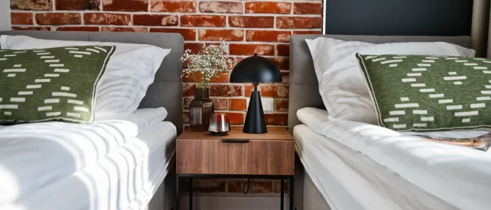 Apartment for 6 - bedroom with two single beds - lamp close-up